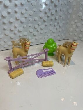 vintage 1993 Kenner Littlest Pet Shop Palomino Ponies